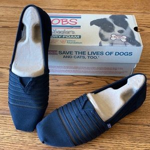 Size 8 black mesh memory foam bobs flats